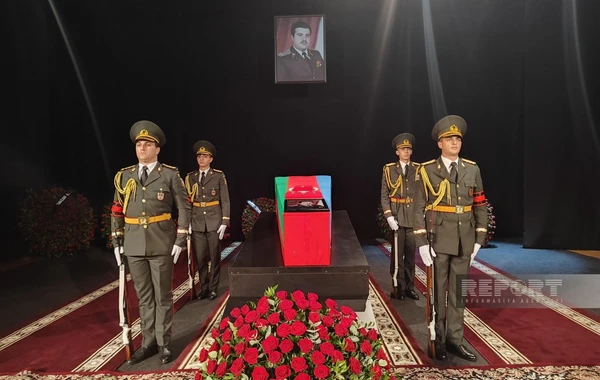 Milli Qəhrəman Riad Əhmədovun nəşi dəfn edilir  - FOTO - YENİLƏNİB