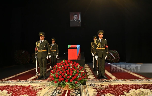 Milli Qəhrəman Riad Əhmədovun nəşi dəfn edilir  - FOTO - YENİLƏNİB