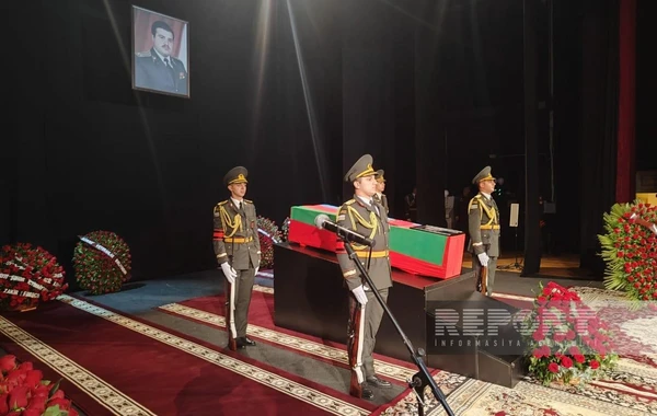 Milli Qəhrəman Riad Əhmədovun nəşi dəfn edilir  - FOTO - YENİLƏNİB