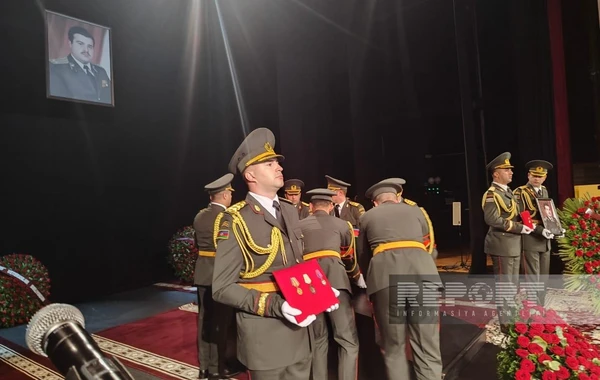 Milli Qəhrəman Riad Əhmədovun nəşi dəfn edilir  - FOTO - YENİLƏNİB