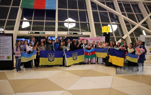 В целях реабилитации в Азербайджан из Украины доставлены еще 30 детей - ФОТО