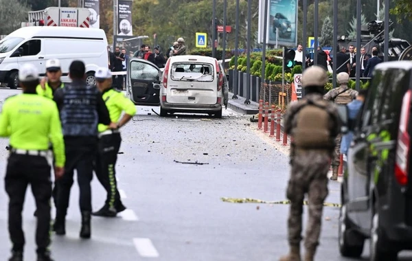 Türkiyədə DİN-in binası önünüdə terrorçu özünü partladıb: Ölən və yaralılar var - VİDEO