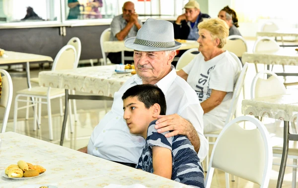 Ahıllar və kimsəsiz uşaqlar bir yerdə - FOTO/VİDEO