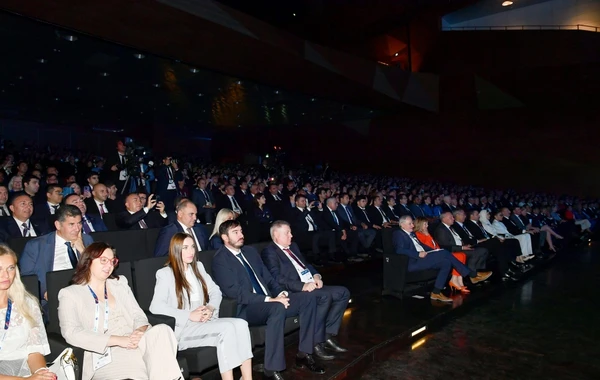 İlham Əliyev və Mehriban Əliyeva 74-cü Beynəlxalq Astronavtika Konqresinin açılışında - YENİLƏNİB + FOTO