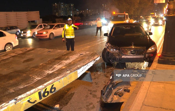 Bakıda yol qəzası zamanı bir nəfər xəsarət alıb - FOTO