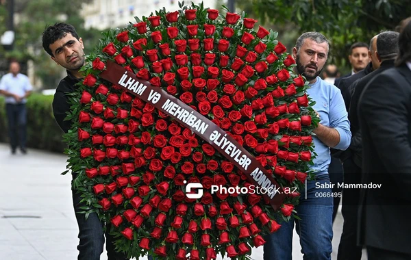 Президент и Первый вице-президент отправили венок на церемонию прощания с Хошбахтом Юсифзаде