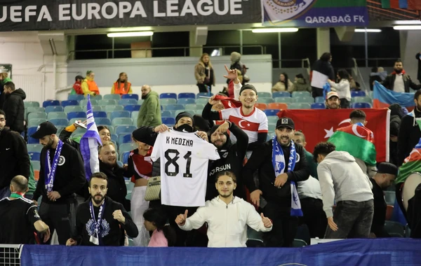 "Qarabağ" futbolçularının İsveçdə azərbaycanlı azarkeşlərlə QƏLƏBƏ SEVİNCİ - VİDEO