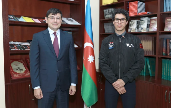 Diaspor Komitəsinin sədri kosmosa uçmağa hazırlaşan Cahangir Atasevərlə görüşüb - FOTO