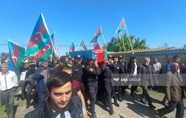 Antiterror tədbirlərində yaralanaraq şəhid olan polis dəfn edilib - FOTO