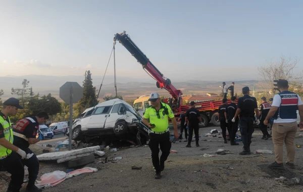 Türkiyədə dəhşətli qəza: Çox sayda ölən və yaralanan var - FOTO