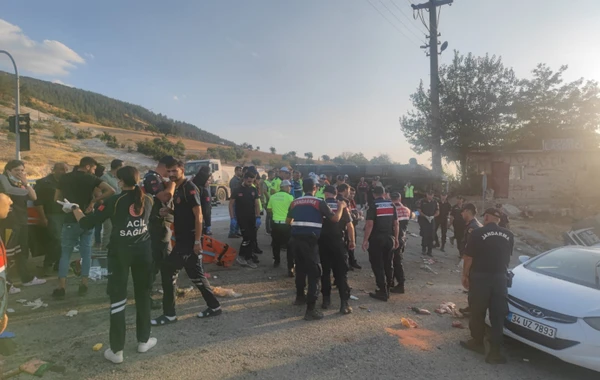 Türkiyədə dəhşətli qəza: Çox sayda ölən və yaralanan var - FOTO
