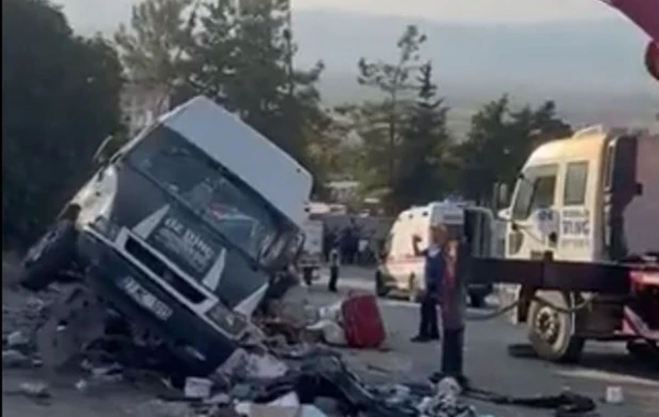 Türkiyədə dəhşətli qəza: Çox sayda ölən və yaralanan var - FOTO