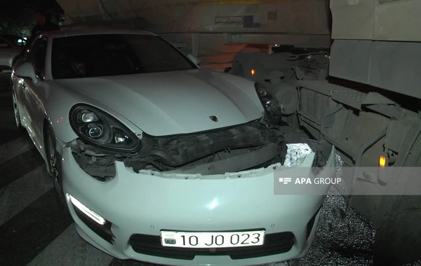 Bakıda “Porsche” yük maşını ilə toqquşub - FOTO