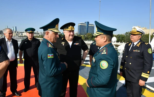 Rusiyanın hərbi gəmisi Bakıda olub - FOTO