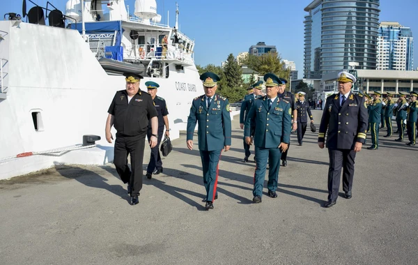 Rusiyanın hərbi gəmisi Bakıda olub - FOTO