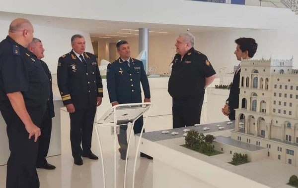 Rusiyanın hərbi gəmisi Bakıda olub - FOTO
