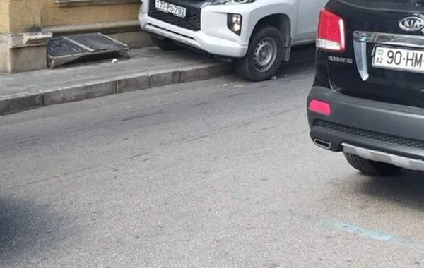 Avtomobillərini səkidə saxlayan sürücülər cəzalandırılıb - FOTO