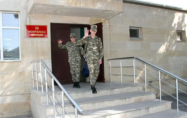 Xidmət müddəti başa çatan hərbi qulluqçuların tərxis olunması üzrə tədbirlər davam edir - FOTO/VİDEO
