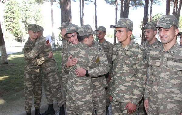 Xidmət müddəti başa çatan hərbi qulluqçuların tərxis olunması üzrə tədbirlər davam edir - FOTO/VİDEO
