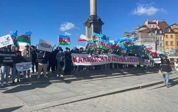 Polşa paytaxtında azərbaycanlıların Sülh Yürüşü keçirilib - FOTO