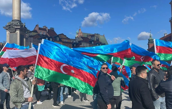 Polşa paytaxtında azərbaycanlıların Sülh Yürüşü keçirilib - FOTO