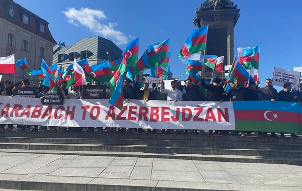 Polşa paytaxtında azərbaycanlıların Sülh Yürüşü keçirilib - FOTO