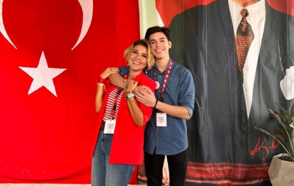 Gülben Ergen uşaq bağçasına zəlzələdə dünyasını dəyişən Taha Duymazın adını verdi - FOTO