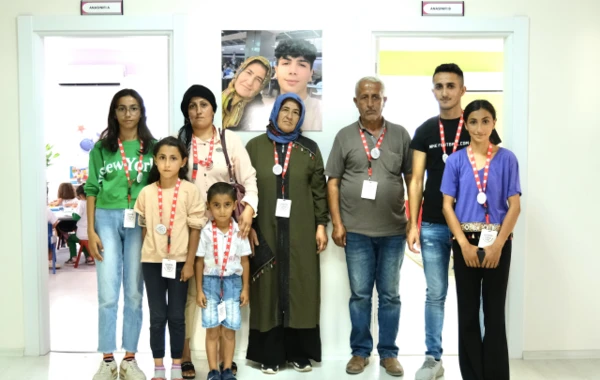 Gülben Ergen uşaq bağçasına zəlzələdə dünyasını dəyişən Taha Duymazın adını verdi - FOTO