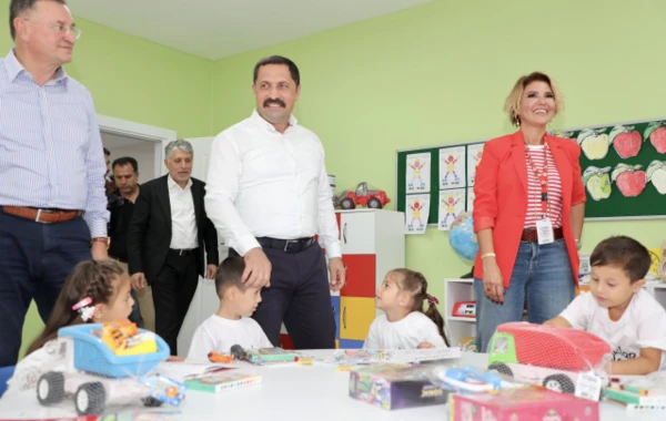 Gülben Ergen uşaq bağçasına zəlzələdə dünyasını dəyişən Taha Duymazın adını verdi - FOTO