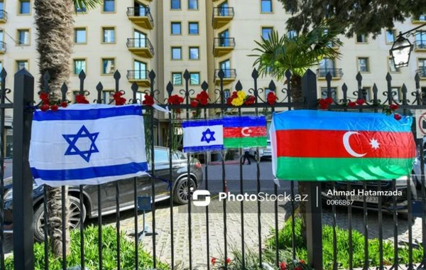 Азербайджанцы выразили поддержку Израилю перед посольством страны - ФОТОРЕПОРТАЖ