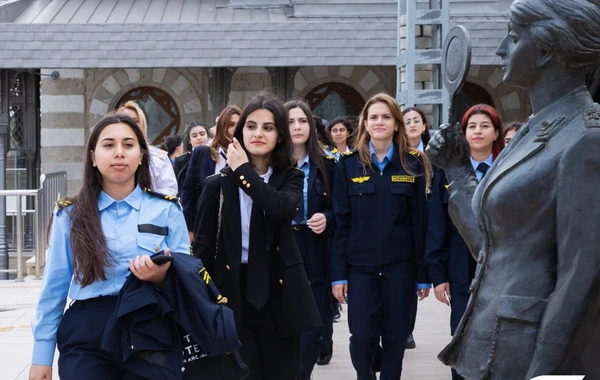 ADY tarixində ilk dəfə qadın maşinistlər hazırlanır - FOTO