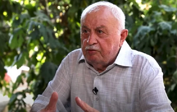 Mərdəkanlı ağsaqqal açıq-saçıq gəzən gənclərdən danışdı - VİDEO