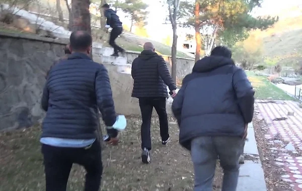 Əsəbiləşdiyi qızını 24 yerindən bıçaqlayıb, cinsi istismar edən 38 yaşlı ataya 61 il 9 ay HƏBS - FOTO