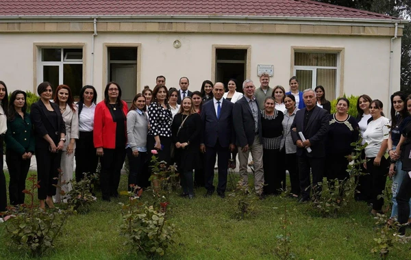 Britaniya səfiri Bərdədə Qadın Resurs Mərkəzini ziyarət edib - FOTO
