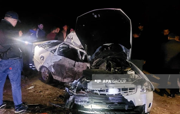 Şəmkirdə qəza zamanı maşın yanıb, ölən və xəsarət alanlar var - FOTO