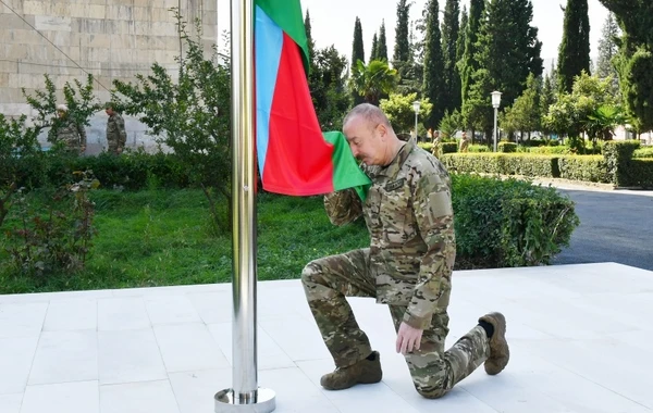 Ильхам Алиев поднял Государственный флаг Азербайджанской Республики в городе Агдере - ОБНОВЛЕНО + ФОТО