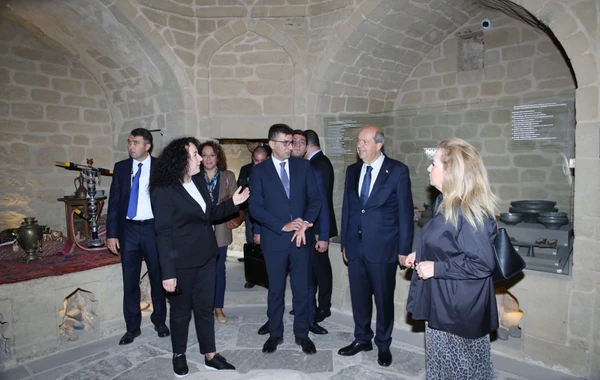 Şimali Kipr Türk Cümhuriyyətinin Prezidenti Ersin Tatar İçərişəhərlə tanış olub - FOTO