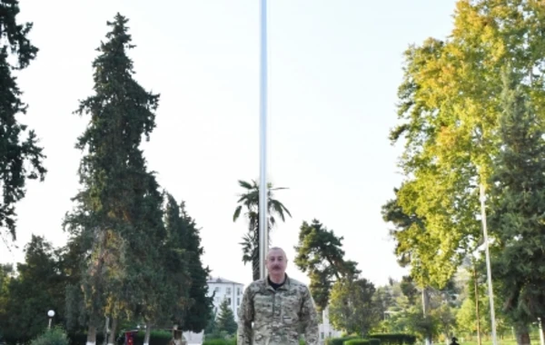 İlham Əliyev Xocavənd şəhərində Azərbaycanın Dövlət Bayrağını ucaldıb - YENİLƏNİB + FOTO