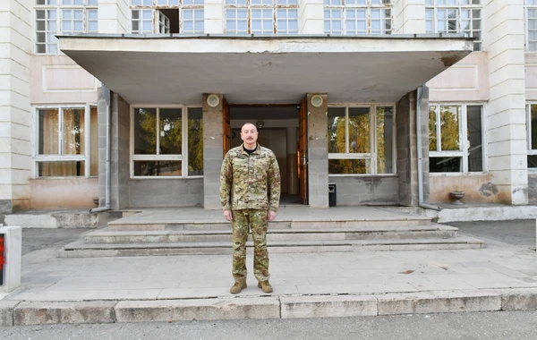 İlham Əliyev Xocavənd şəhərində Azərbaycanın Dövlət Bayrağını ucaldıb - YENİLƏNİB + FOTO