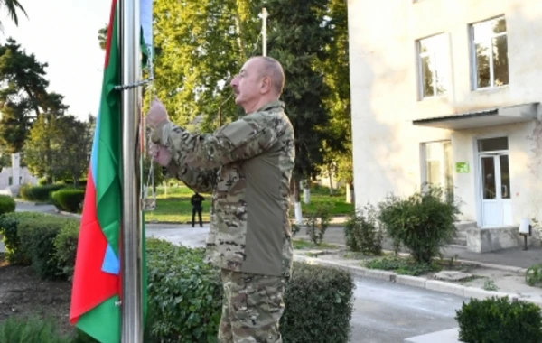İlham Əliyev Xocavənd şəhərində Azərbaycanın Dövlət Bayrağını ucaldıb - YENİLƏNİB + FOTO
