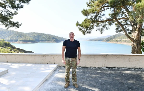 Prezident Sərsəng su anbarının ərazisində Azərbaycanın Dövlət Bayrağını ucaldıb - YENİLƏNİB + FOTO