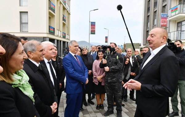 Prezident İlham Əliyev Füzuli Şəhəri Günündə yerli sakinlərlə görüşüb - YENİLƏNİB + FOTO