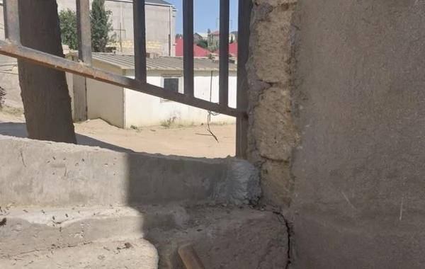 Badamdarda məktəblə bağlı qalmaqal: Direktorla sakin arasında nə problem var? - FOTO