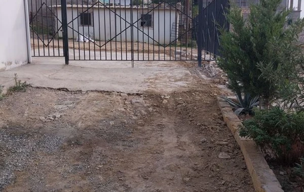 Badamdarda məktəblə bağlı qalmaqal: Direktorla sakin arasında nə problem var? - FOTO