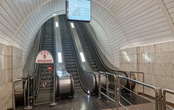 Metronun bu metrostansiyasında eskalatorun təmirinə başlanılıb - FOTO
