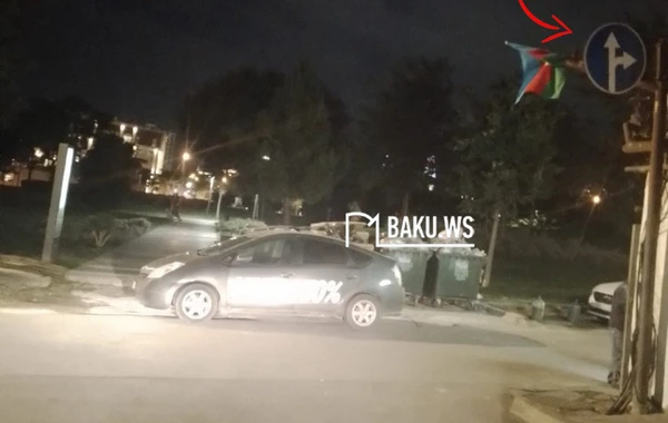Bakıda yol nişanı çaşqınlıq yaratdı: - Düz gedən maşın parka girsin? - FOTO