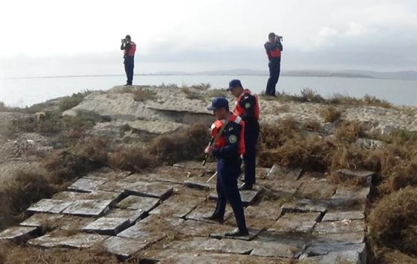 Xəzərdə İrandan Azərbaycana narkotik keçirilməsinin qarşısı alınıb - FOTO
