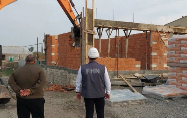 Qanunsuz tikili nazirlik tərəfindən sökülüb - FOTO/VİDEO