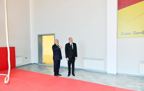 Prezident Sumqayıt şəhər stadionunda yaradılan şəraitlə tanış olub - FOTO