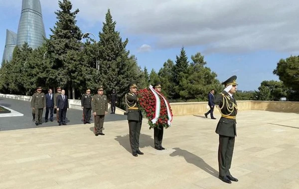 Azərbaycan və Tacikistan müdafiə nazirləri hərbi əməkdaşlıq məsələlərini müzakirə ediblər - FOTO/VİDEO